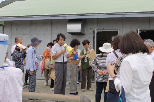 地域住民による避難所となる大学の汚水処理施設の見学