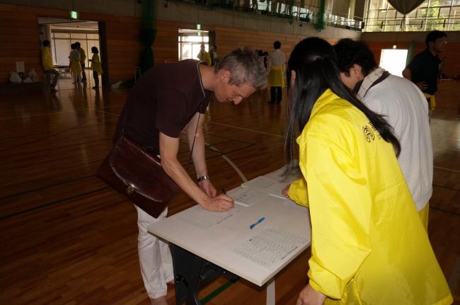 避難所での外国人の受付