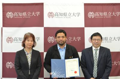 修了証書タイロンさん