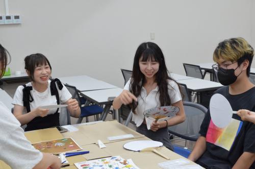 国際交流クラブうちわつくり