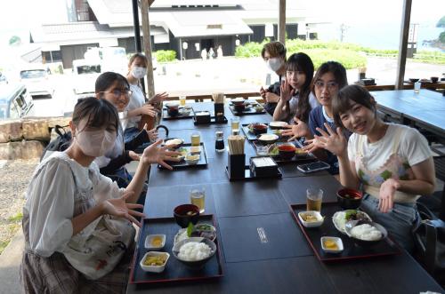 昼食全員で
