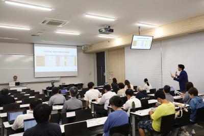 講演の様子３