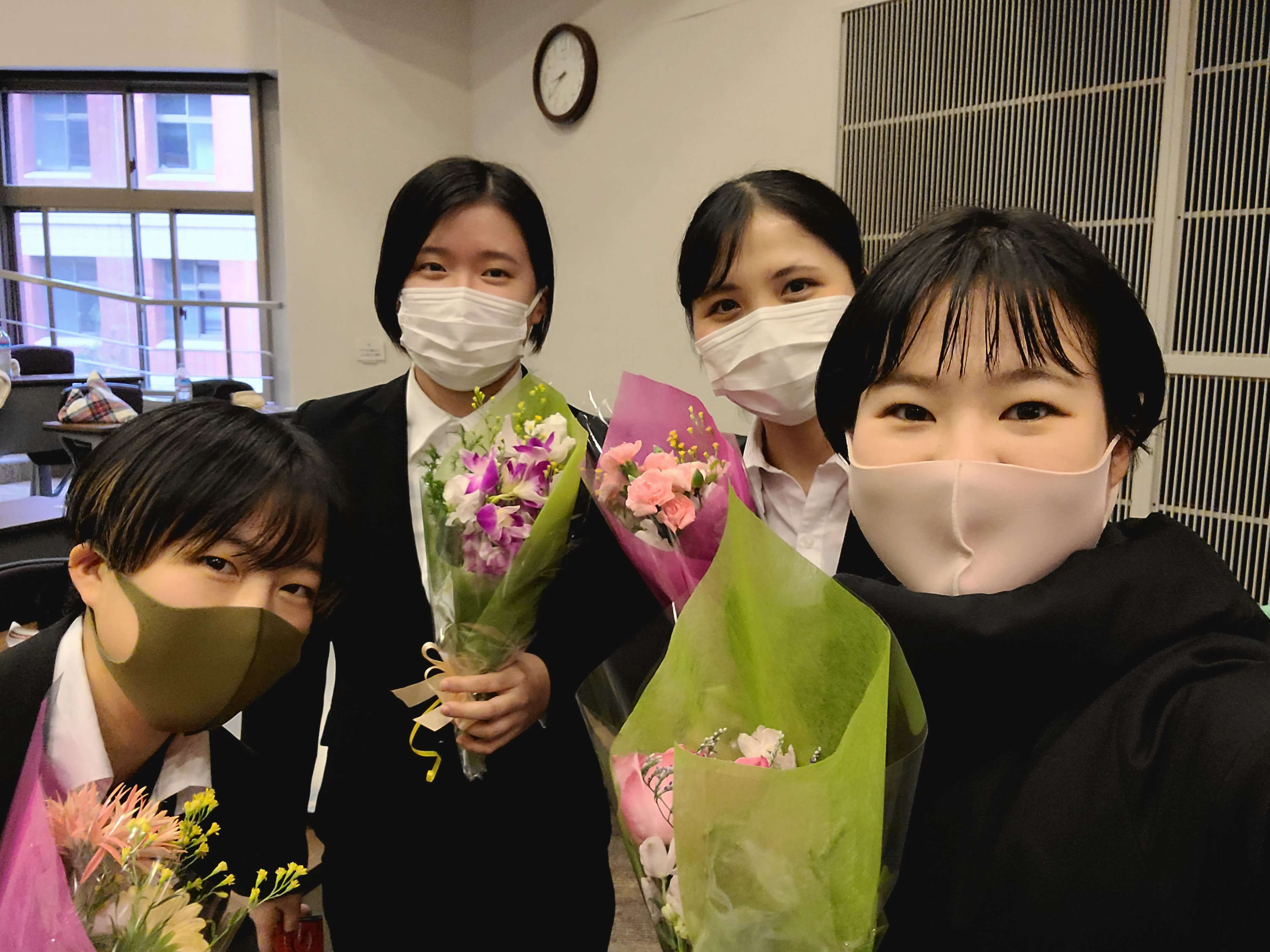 隈本由夏さん写真3友人と花