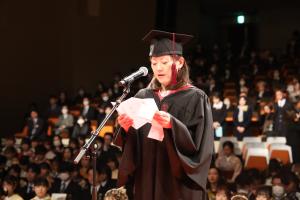 令和６年度卒業式・学位授与式 答辞2 写真