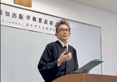 白岩教授写真2