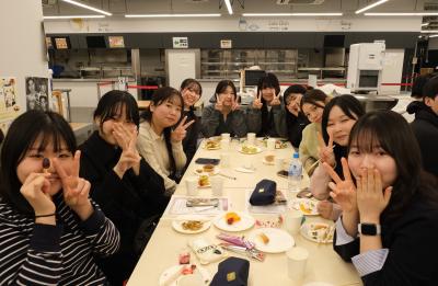 修了式学生ピース