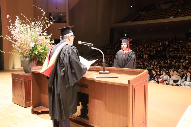 卒業証書・学位記授与３