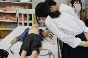 看護体験の様子