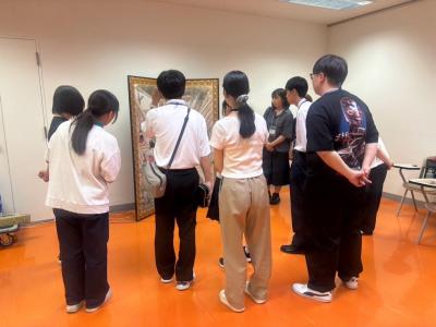 美術鑑賞の様子