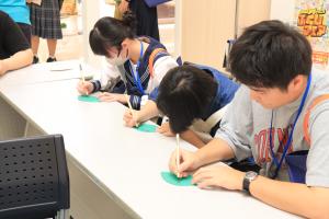 11-2.「私とふくし」記入の様子★IMG_3731 