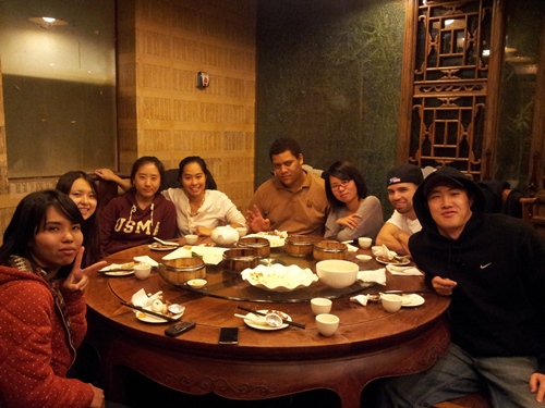 北京の広東料理屋にて留学生との画像