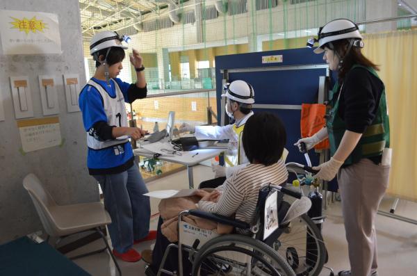 高知県立大学の医師による診察処置